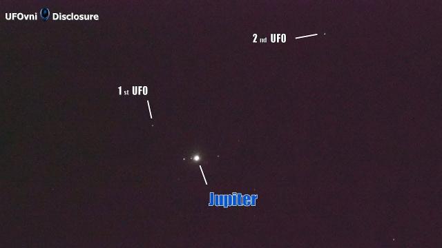 2 UFOs fly Near The Jupiter By Lens 300mm
