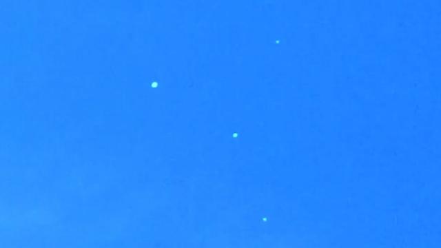 Multiple Fast UFOs with Glowing Lights over Phoenix, Arizona - FindingUFO