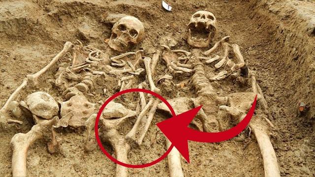 Archeologists Find Skeleton Couple That Has Been Holding Hands For 700 Years Proving Love Never Dies