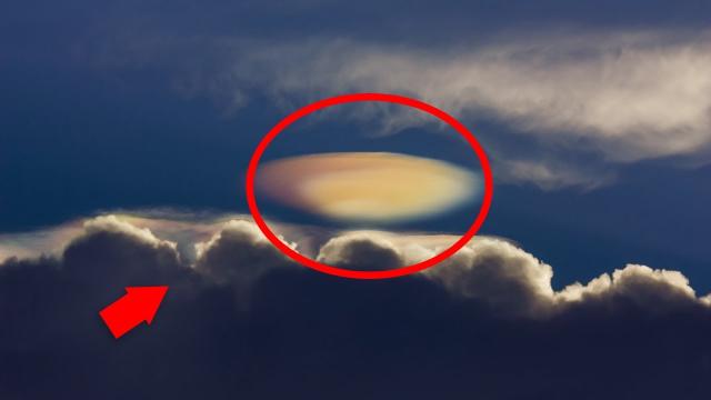 Camera Captures UFO As It Creates Cloud Camouflage!! Real UFO Videos