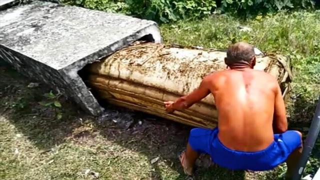 Coffin Starts To Shake As It Gets Buried, When Priest Opens It He's Screams: "God, No!"