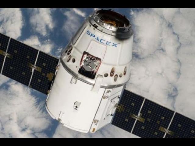 SpaceX Aborts Space Station Docking Attempt | Video
