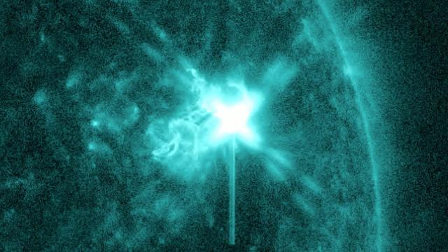 Sun erupts with powerful X1 and M8.7 flares! Spacecraft sees 'fireworks'