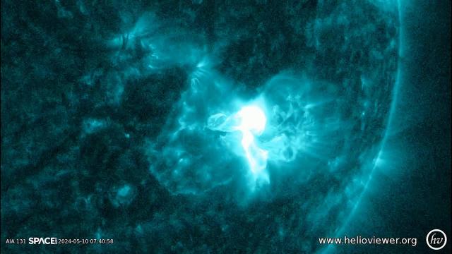 Gargantuan sunspot unleashes X3.98-class solar flare! Spacecraft views