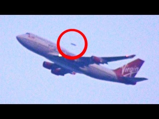 Strange UFO Expanding And Retracting Flying Saucer Close To JFK Airport In NY July 2015 HD