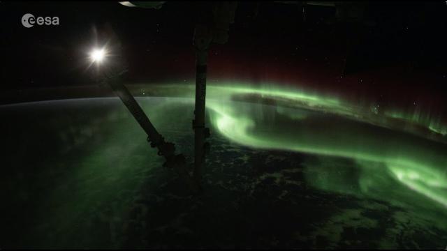 See the auroras and moonrise in stunning space station time-lapse