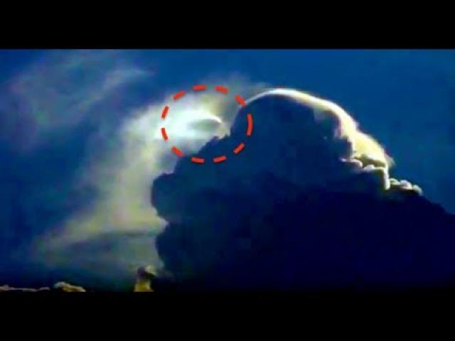 UFO Caught Making A Cloud To Hide In, July 2018