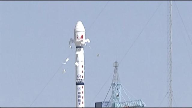 China launches Yaogan-34 satellite! See rocket sheds tiles in slo-mo