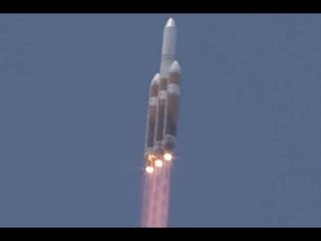 Liftoff! Delta IV Heavy Rocket Launches Spy Satellite | Video