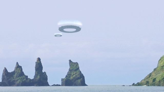 Ring-shaped UFOS filmed by Woman in ICELAND !!! January 2018