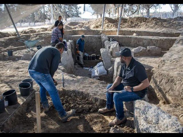 5,500 YEAR OLD GATE FOUND AT TELL ERANI