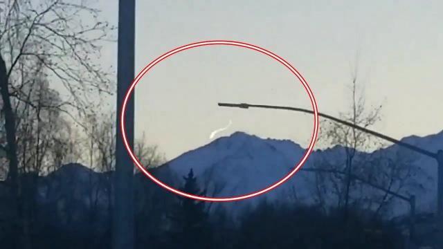 Planes don't fly like that, what ever that is it must be enormous, Anchorage, Alaska