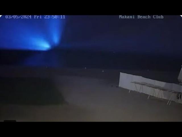 Club CCTV record an UFO dropping from the sky emitting an extremely strong light in El Gouna, Egypt