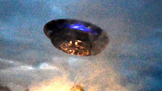 YES!! Public UFO Reaction Incredible UFO Footage During Live Broadcast 2016