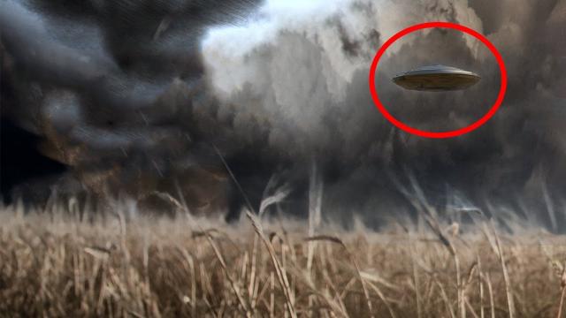 UFOs Are Real! Real Aliens Coming Out Of UFO Caught!!