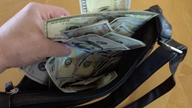 This Woman Bought a Wallet at Walmart and Found a Terrible Surprise Inside !
