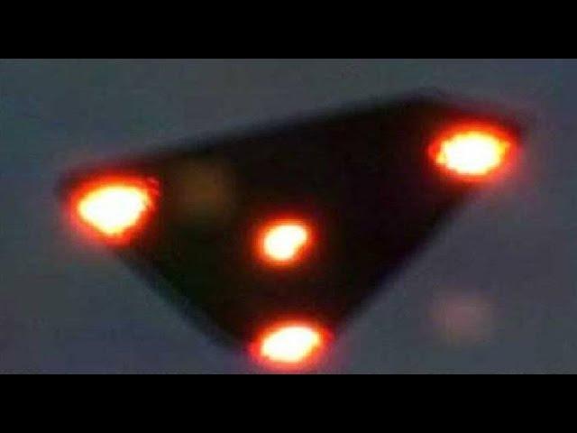 Red Triangle shaped bright lights Sighting in Bogata, Texas