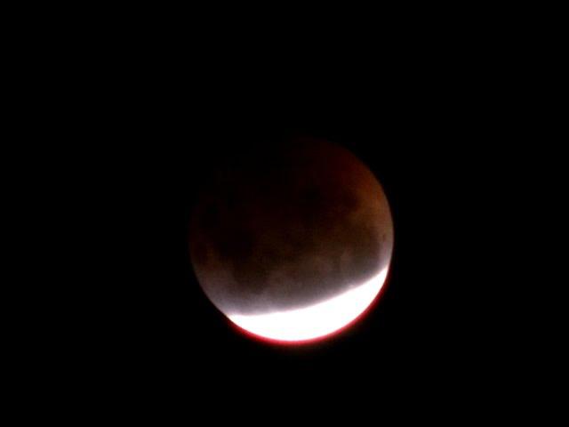 UFO Lou - 'LUNAR ECLIPSE'  -  Melbourne Australia 4.4.2015