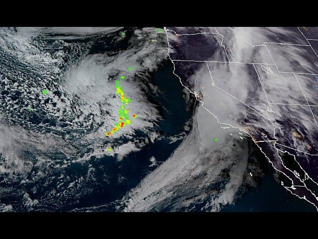 I'm obsessed with this Strange* wall of lightning headed to California.