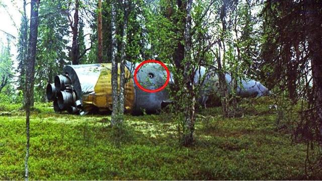 Man Finds Giant Rocket In Forest, Mouth Falls Open When He Sees What’s Inside !