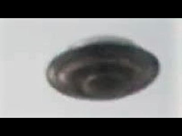Real footage of a BEAMSHIP UFO caught on film in Como, Italy