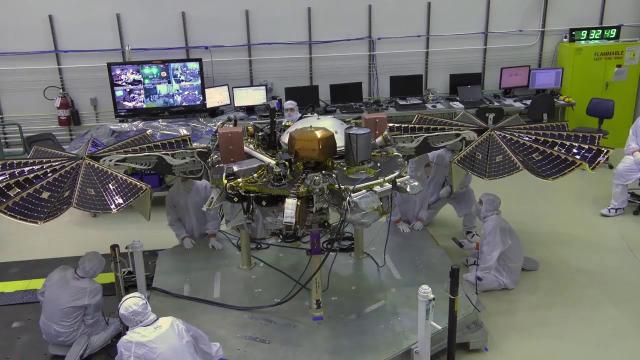 Watch NASA's Mars Insight Lander Deploy Solar Arrays