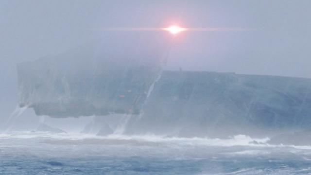 ???? Strange Alien Spaceship Approaching West Coast Norway (CGI) - What If