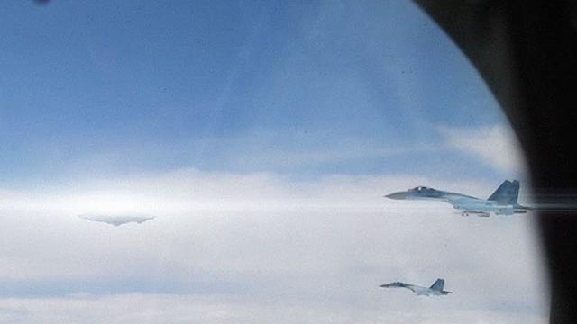 UFO Sighting : UFO Chased by MIG-29 Fighter Jets in Russia ???? (CGI)