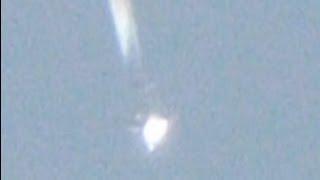 UFO Sightings UFO Sprays Chemtrail or Space Junk? Incredible Photos!