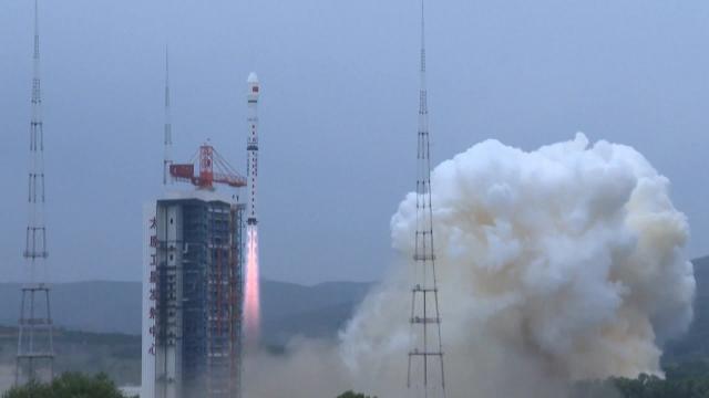China launches 3 satellites - See rocket shed tiles in slo-mo
