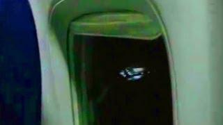 Best UFO Sighting Unusual UFO Stalks Airplane Over CHICAGO, IL Must Watch!!