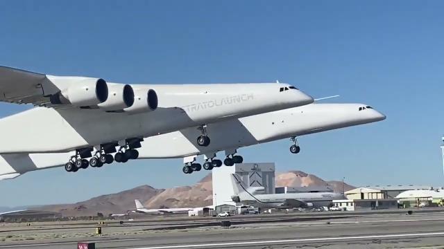 Watch Stratolaunch's massive Roc carrier aircraft take off & land