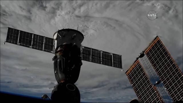 Hurricane Matthew from the Space Station - Oct. 6 (speed x4)