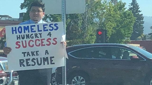 A Homeless Man Handing Out Resumes in Silicon Valley Gets More Than 200 Offers