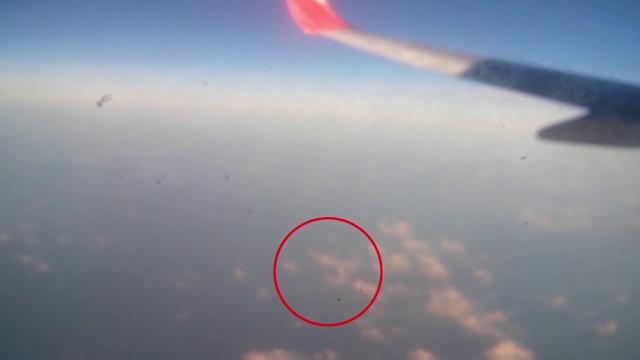 UFO Caught Entering Earth's Atmosphere!! Real UFO VIdeos 2017