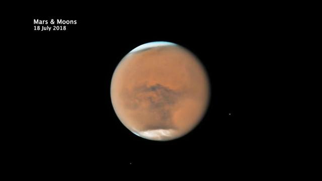 Watch Mars and Its Moons Move In a 30-Second Video Loop
