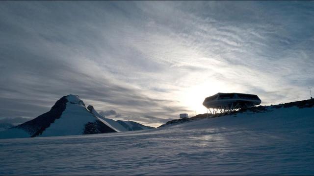 Huge Wave Anomaly Coming from Near Mystery Base and Pyramid like Structures in Antarctica