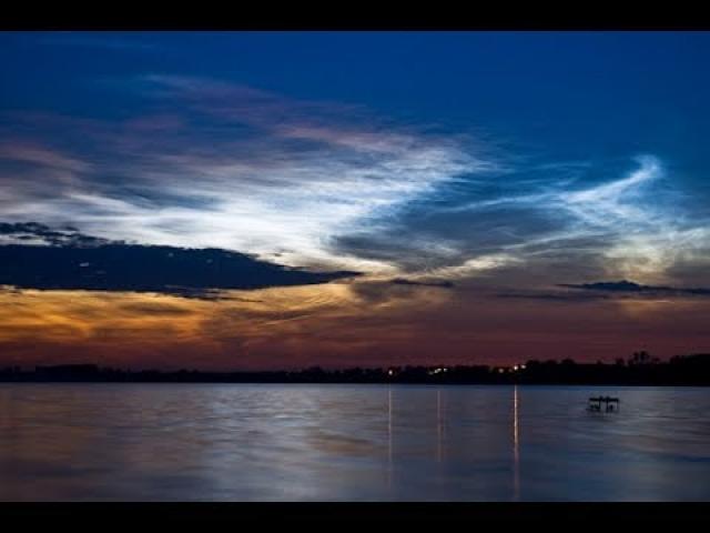 Red Noctilucent Clouds & a big bad Storm