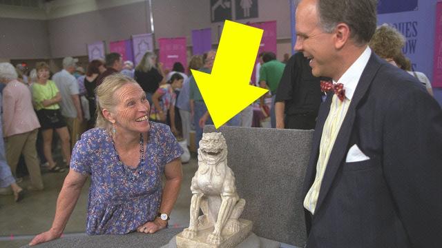 When A Woman Took This Lion Statue To Be Valued, The Appraiser Suddenly Choked Up Uncontrollably