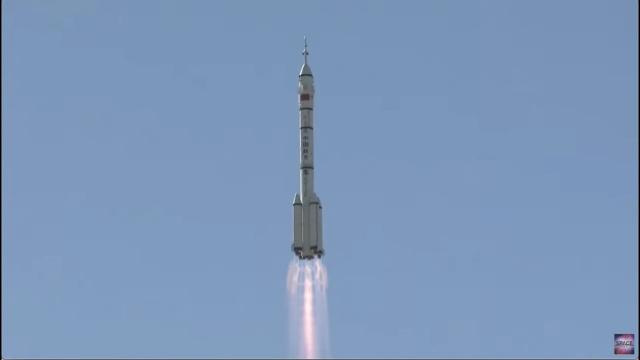 Replay! China launches crew to new space station