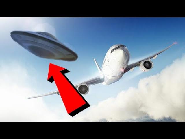 Major Airliner And UFO Near Collision! What The Heck Is It? 2021
