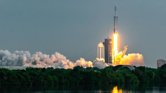 Relive the SpaceX Falcon Heavy launch of NASA's Psyche mission in these highlights
