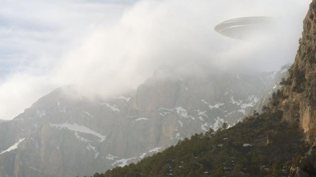 Large UFO spotted in the mountains by US soldiers in AFGHANISTAN !!! Sept 2018