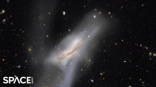 Colliding and barred galaxies in amazing Siena Galaxy Atlas 4K video