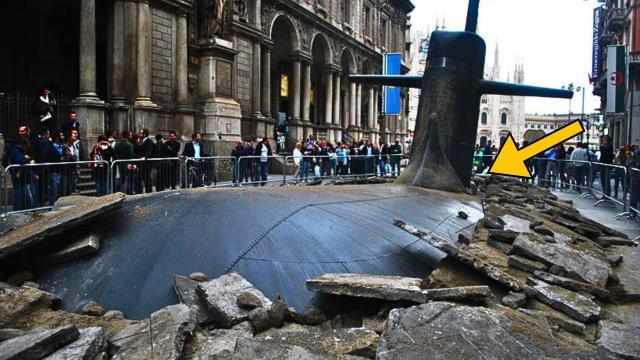 Submarine Emerges In The Middle Of City, Experts Turn Pale When Looking Inside