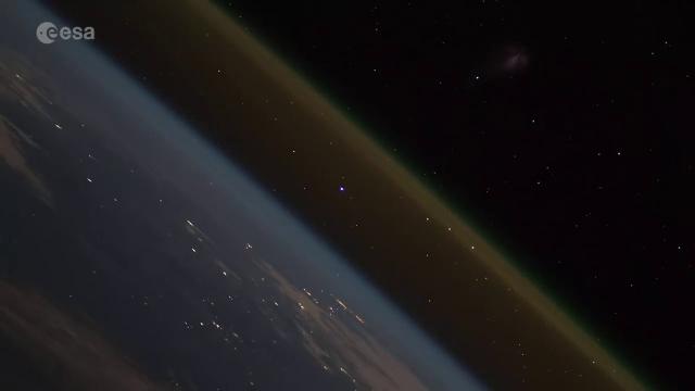 Russian Rocket Launch Seen by Space Station - Amazing Time-Lapse Video
