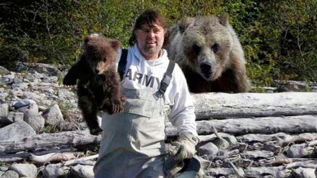 Man Make Friends With A Bear Over The Years And Then She Decided To Do This !