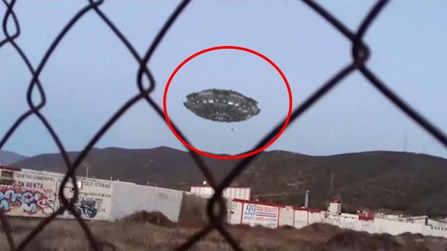 Here the Real Evidence of UFO Landing From Mexico !! UFO Compilation Video