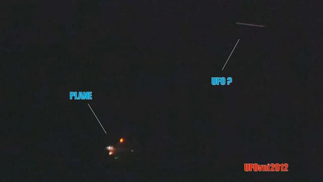 Cigar UFO Overtakes Plane Landing at Airport By Camera Lens 300mm (video 4K)