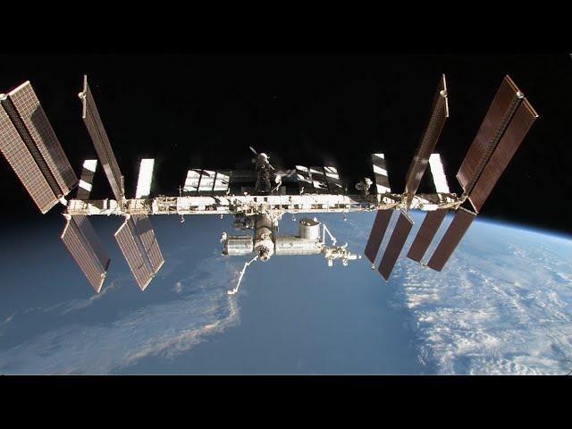 Senator Mark Kelly and NASA interns call space station! Talk space radiation & more